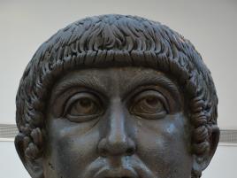 Constantinus kolosszális bronzszobra (Fotó: Mráv Zsolt)