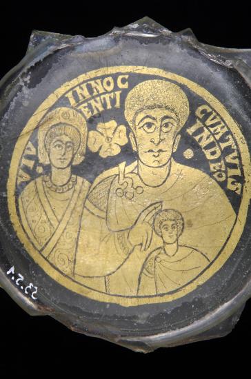 Üvegedény töredéke aranyfólia díszítéssel, Intercisa (Fotó: © Intercisa Múzeum, Dunaújváros)