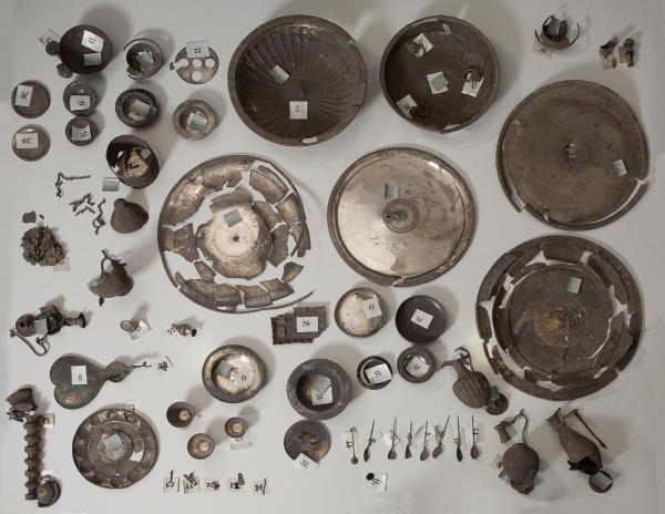 The Vinkovci hoard after its discovery (Photo: D. Bota © Archives GMVK)