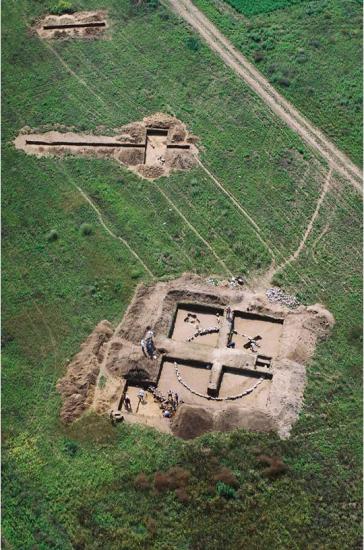 Excavation of the Roman fortress in Göd, aerial photograph (Photo: Miklós Hohner)