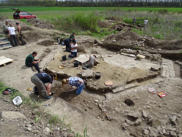 Excavation of the banquet hall in the Nagyharsány luxury villa