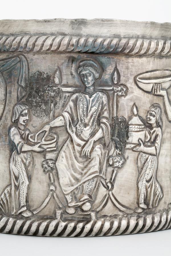Lady surrounded by servants on the front of the perfume casket of the Seuso treasure. This toilet scene  was depicted by the silversmith applying the characteristic features of the late 4th-century Theodosian classicism.