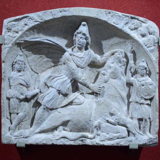 A Mithras-kultuszkép, Sárkeszi (Fotó: Gelencsér Ferenc © Szent István Király Múzeum)