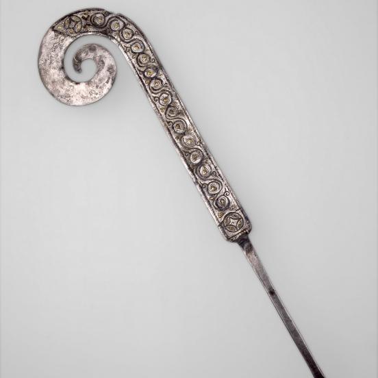 Niellóberakásos ezüst augurbot, hátoldal (Fotó: © Magyar Nemzeti Múzeum)