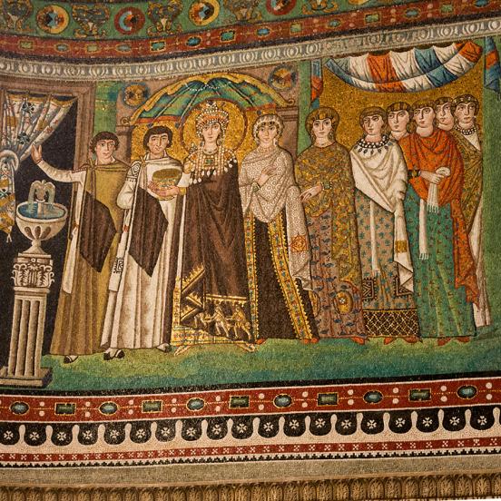 Empress Theodora with her entourage on the side wall of the apse in San Vitale (Photo: © Alamy Stock Photo)